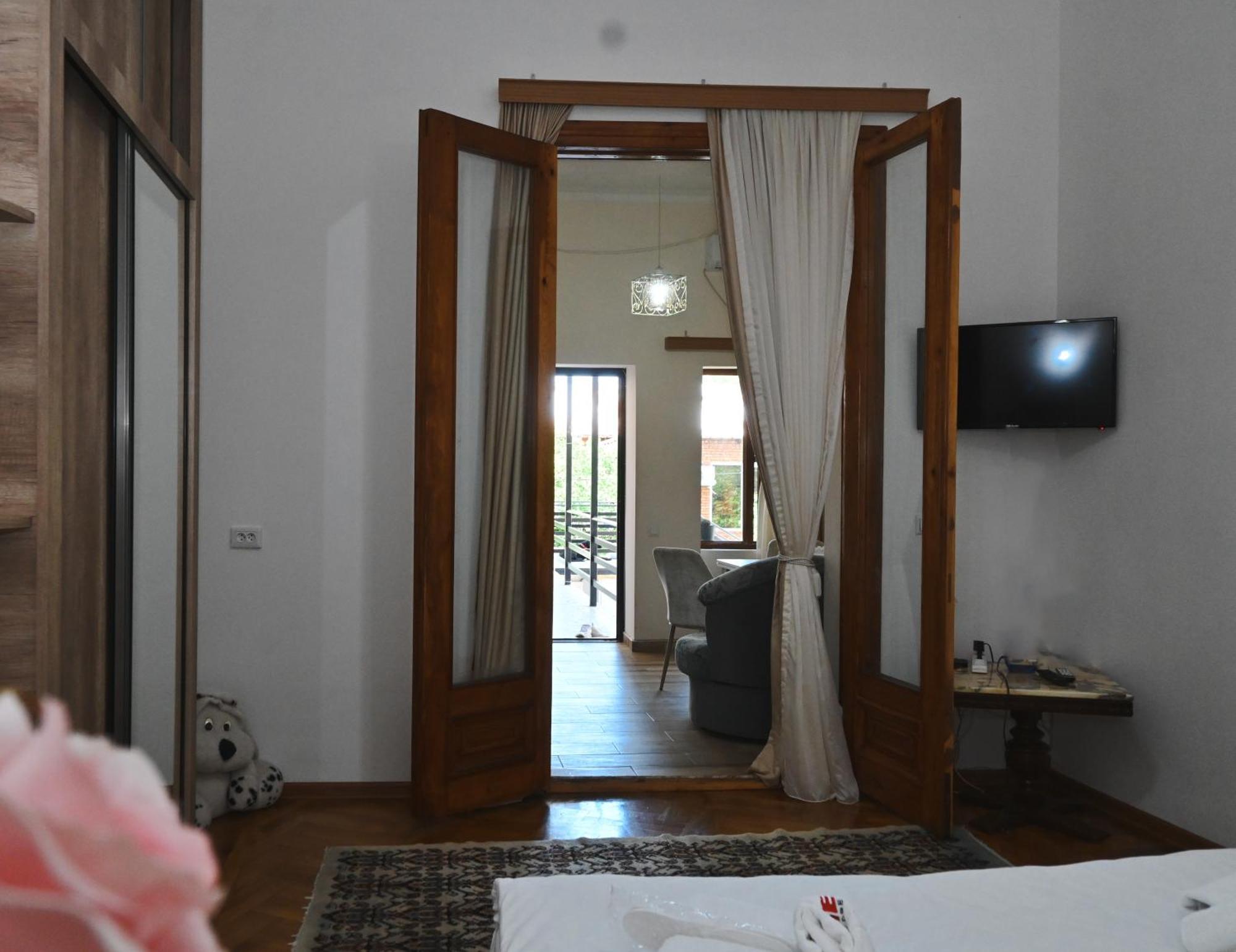 Jerusalem Hotel Кутаиси Экстерьер фото